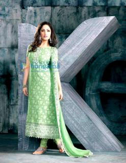 Yami Gautam feet photo thumbnail