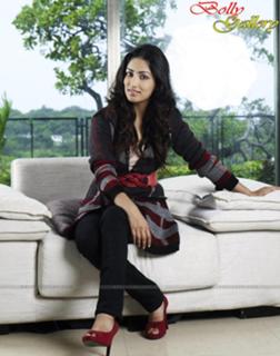 Yami Gautam feet photo thumbnail