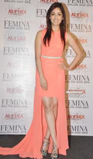 Yami Gautam feet photo thumbnail