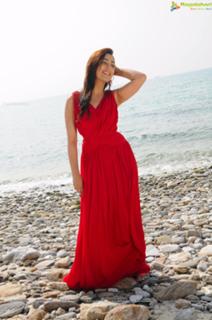 Yami Gautam feet photo thumbnail