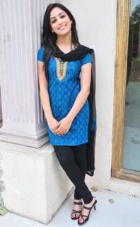 Yami Gautam feet photo thumbnail
