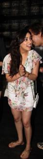 Yami Gautam feet photo thumbnail