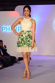 Yami Gautam feet photo thumbnail