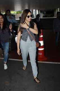 Yami Gautam feet photo thumbnail