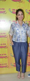 Yami Gautam feet photo thumbnail