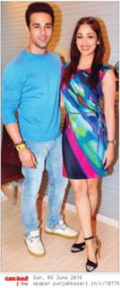 Yami Gautam feet photo thumbnail