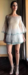 Yami Gautam feet photo thumbnail