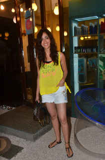 Yami Gautam feet photo thumbnail