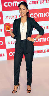 Yami Gautam feet photo thumbnail