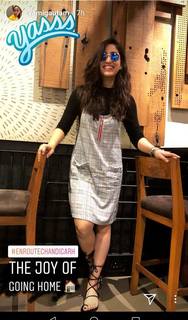 Yami Gautam feet photo thumbnail
