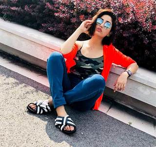 Yami Gautam feet photo thumbnail