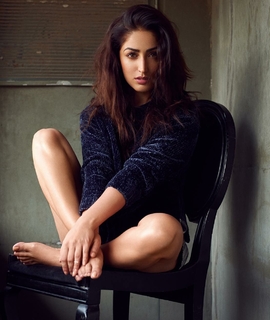 Yami Gautam feet photo thumbnail
