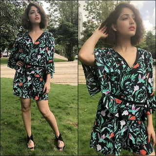 Yami Gautam feet photo thumbnail