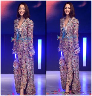 Yami Gautam feet photo thumbnail