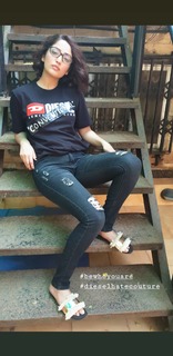 Yami Gautam feet photo thumbnail