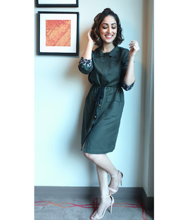 Yami Gautam feet photo thumbnail