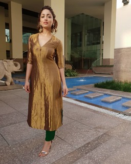 Yami Gautam feet photo thumbnail