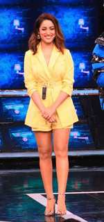 Yami Gautam feet photo thumbnail