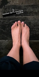 Yami Gautam feet photo thumbnail