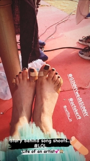 Yami Gautam feet photo thumbnail