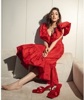 Yami Gautam feet photo thumbnail