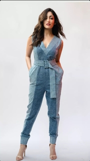 Yami Gautam feet photo thumbnail