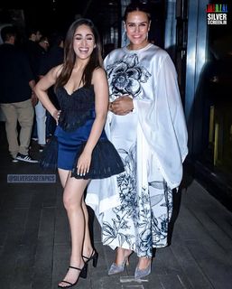 Yami Gautam feet photo thumbnail