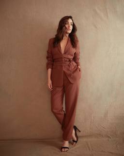 Yami Gautam feet photo thumbnail