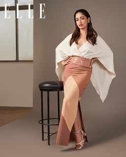 Yami Gautam feet photo thumbnail