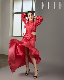 Yami Gautam feet photo thumbnail