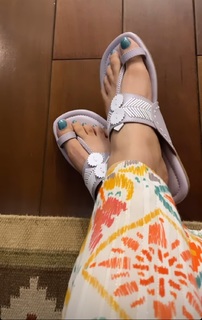 Yami Gautam feet photo thumbnail