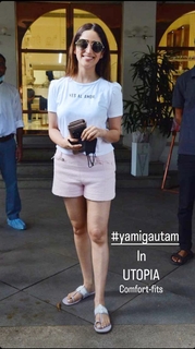 Yami Gautam feet photo thumbnail