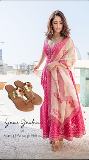 Yami Gautam feet photo thumbnail