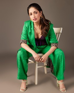Yami Gautam feet photo thumbnail