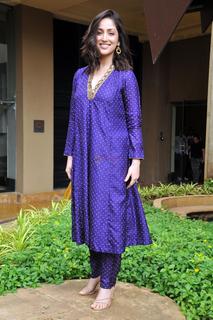 Yami Gautam feet photo thumbnail