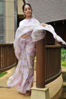 Yami Gautam feet photo thumbnail