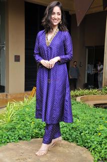 Yami Gautam feet photo thumbnail