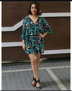 Yami Gautam feet photo thumbnail