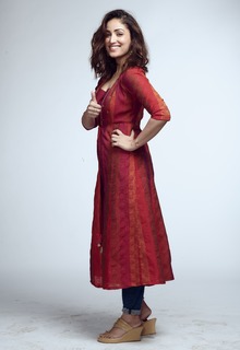 Yami Gautam feet photo thumbnail