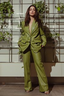 Yami Gautam feet photo thumbnail