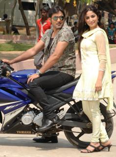 Yami Gautam feet photo thumbnail