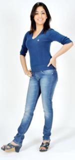 Yami Gautam feet photo thumbnail