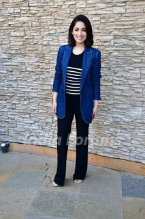 Yami Gautam feet photo thumbnail