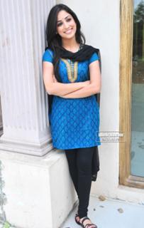 Yami Gautam feet photo thumbnail