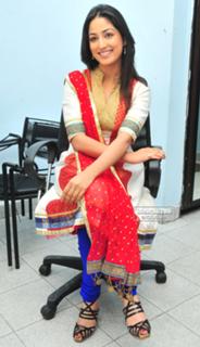 Yami Gautam feet photo thumbnail