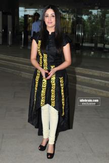 Yami Gautam feet photo thumbnail
