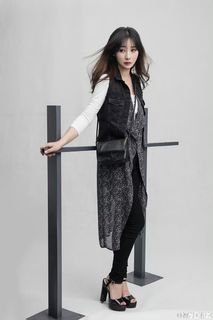 Yan Liu feet photo 3