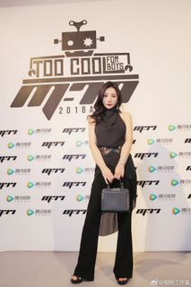 Yan Liu feet photo 3
