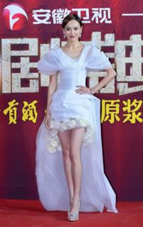 Yan Tang feet photo 1