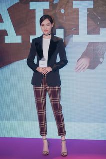 Yan Tang feet photo 1